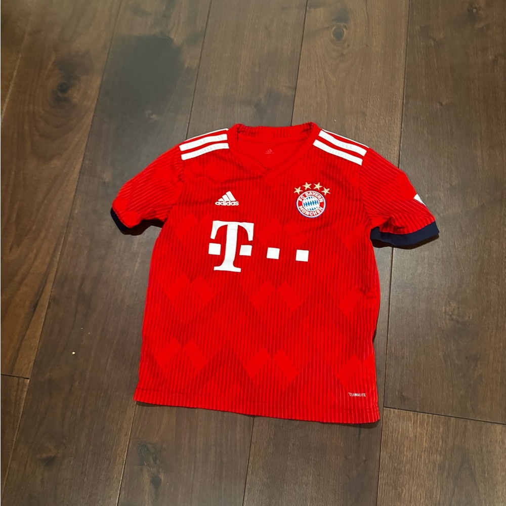 Kids FC Bayern size small adidas jersey